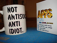 Чашка с надписом "not antisocial anti idiot"