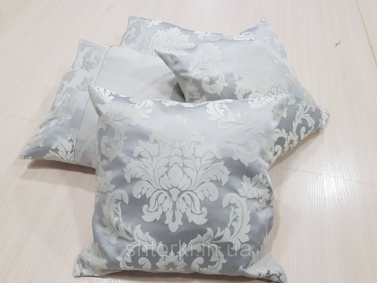 Комплект подушок Корони сірі, 4 шт.