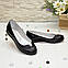Туфлі жіночі чорні шкіряні із закругленим носком, декоровані фурнітурою. 36 розмір, фото 3