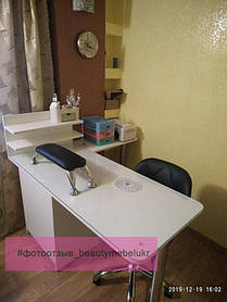 Угловой маникюрный стол со стеклом на столешнице 1