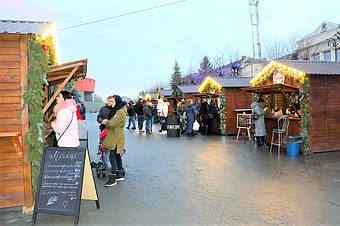 ✅ Компания «Промконтракт» изготовила и поставила в Шепетовку Хмельницкой области торговые киоски для организации Рождественской ярмарки.  2