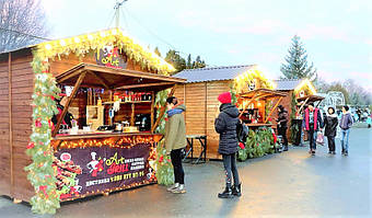 ✅ Компания «Промконтракт» изготовила и поставила в Шепетовку Хмельницкой области торговые киоски для организации Рождественской ярмарки.  6