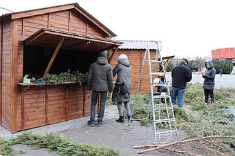 ✅ Компания «Промконтракт» изготовила и поставила в Шепетовку Хмельницкой области торговые киоски для организации Рождественской ярмарки.  12