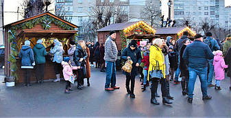 ✅ Компания «Промконтракт» изготовила и поставила в Шепетовку Хмельницкой области торговые киоски для организации Рождественской ярмарки.  13