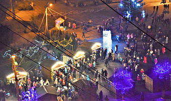 ✅ Компания «Промконтракт» изготовила и поставила в Шепетовку Хмельницкой области торговые киоски для организации Рождественской ярмарки.  15