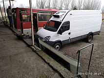 Производство и замена лобового стекла триплекс на автомобиле Iveco Daily 65c18 в Никополе (Украина). 1