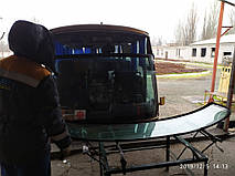 Производство и замена лобового стекла триплекс на автобусе Man Noge Touring в Никополе (Украина). 4