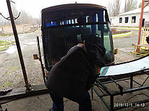 Производство и замена лобового стекла триплекс на автобусе Man Noge Touring в Никополе (Украина). 5