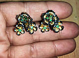 Срібні сережки-цвяшки зі смарагдами "Квітка", фото 4