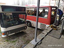 Производство и замена лобового стекла триплекс на автобусе MAN A10 NL262 в Никополе (Украина). 1