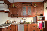 Кухня класична з кованими деталями з натурального дерева, фото 3