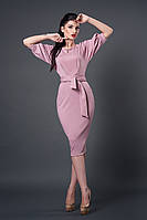 Классическое розовое женское платье приталенного фасона длины миди с рукавом три четверти р50