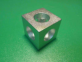 Кутовий з'єднувач куб станкового профілю 20 серії, сріблястий