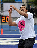 Новий вид спорту - метання телефонів