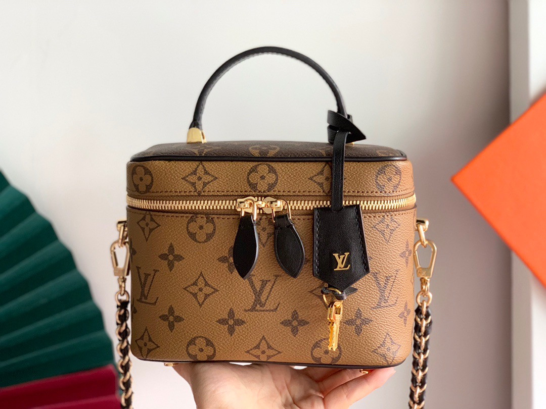 Сумка Louis Vuitton через плече