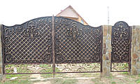 Кованые распашные ворота с калиткой, код: 01090