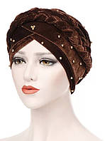 Модная шапка чалма велюровая однотонная цвет коричневый украшена бусинами