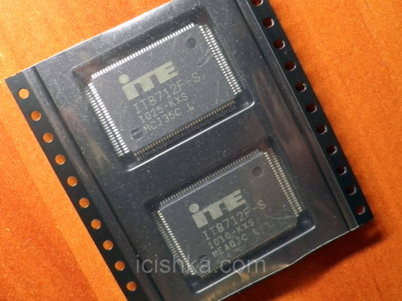 ITE IT8712F-S KXS — Мультиконтролер, фото 1