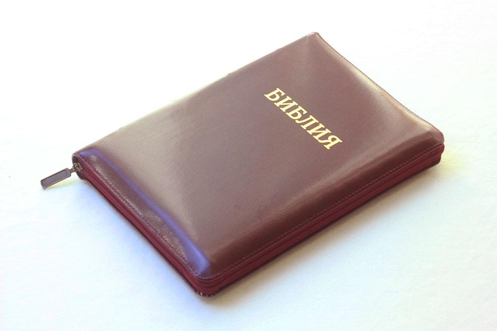 Біблія російською мовою, шкіряна палітурка бордова, золотий зріз, на замку, пошукові індекси (18х25 см), фото 1