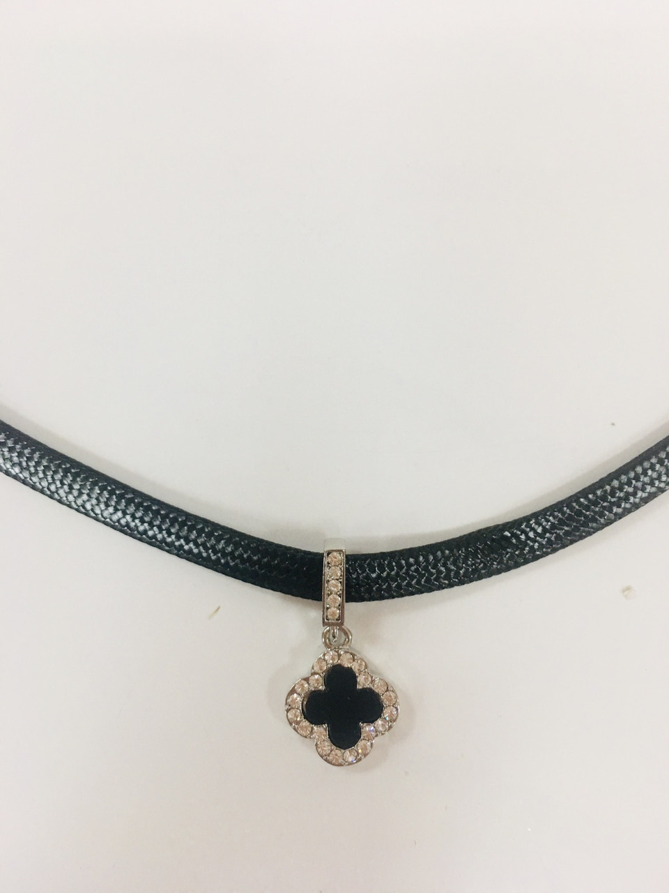 Кольє чокер сріблясте з емаллю на силіконовому шнурку