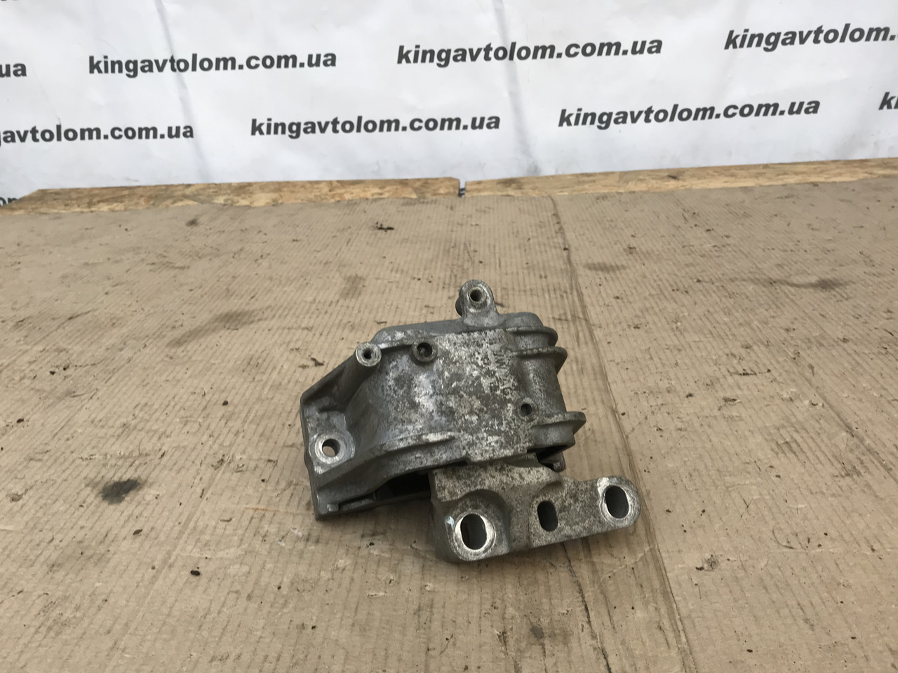 Подушка двигуна Skoda Octavia A5 1K0199262M