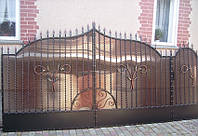 Кованые ворота с калиткой и поликарбонатом, код: 01145
