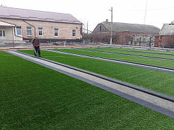 Укладка монофиламентной синтетической травы 924 m2, г. Мерефа, Харьковкая обл. 2