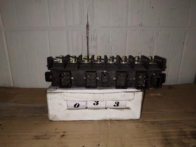 No33 Б/у блок запобіжників 4a0941822 для Audi 100 1990-1995