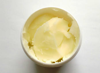 Основа бальзаму для губ, Англія