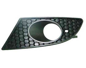 Решітка бампера ліва Seat Altea, Toledo, Leon 04- з отвором під протитуманні фару (FPS). 1P0853665A