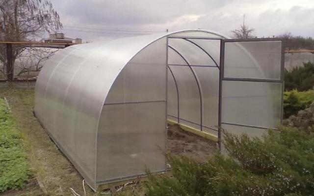 Арочна теплиця під полікарбонат Арочна теплиця