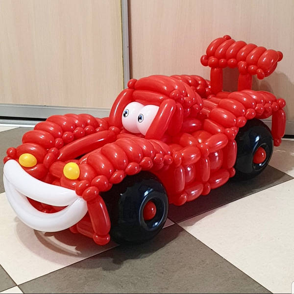 Зеленые машинки из шаров