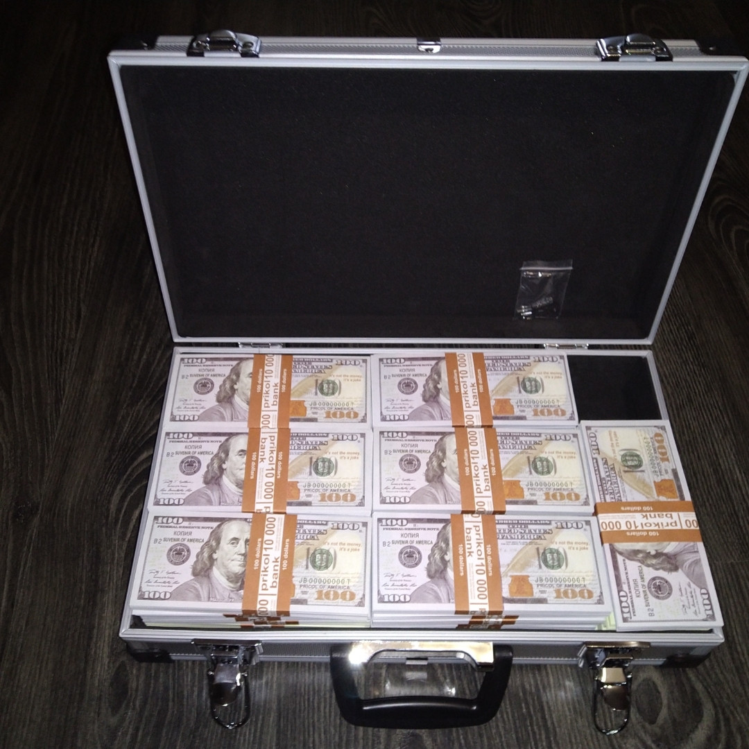 Долари в кейсі валізу з грошима