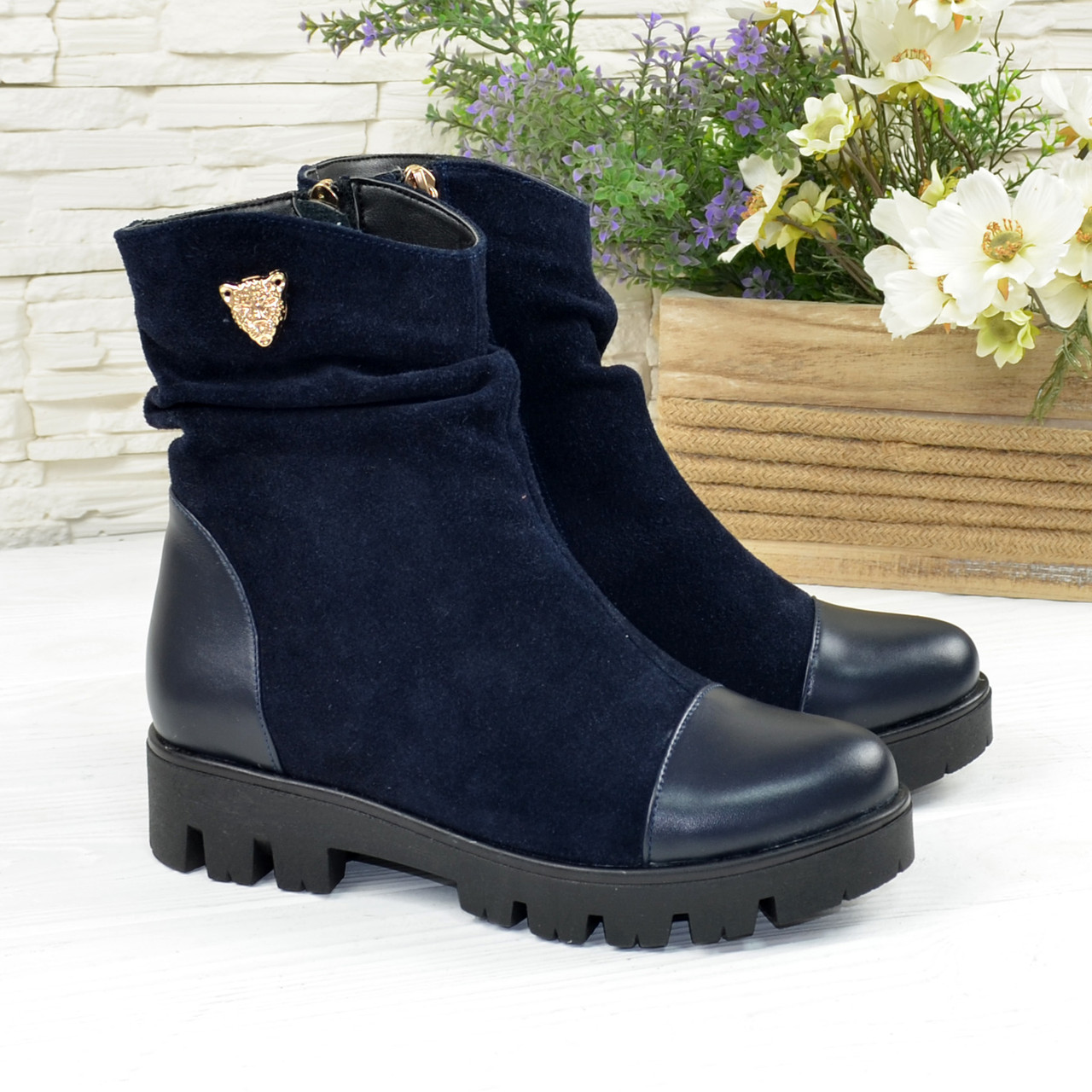 Черевики жіночі замшеві синього кольору на тракторній підошві, фото 1