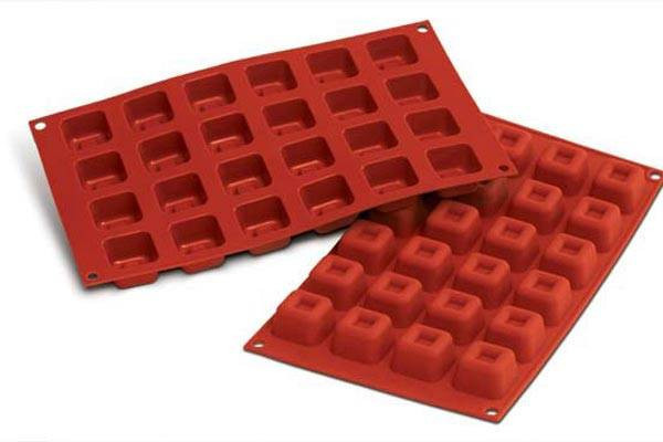 Форма для десерту "Small Square Savarin" 30х17.5х2.1см/384мл силіконова Silikomart