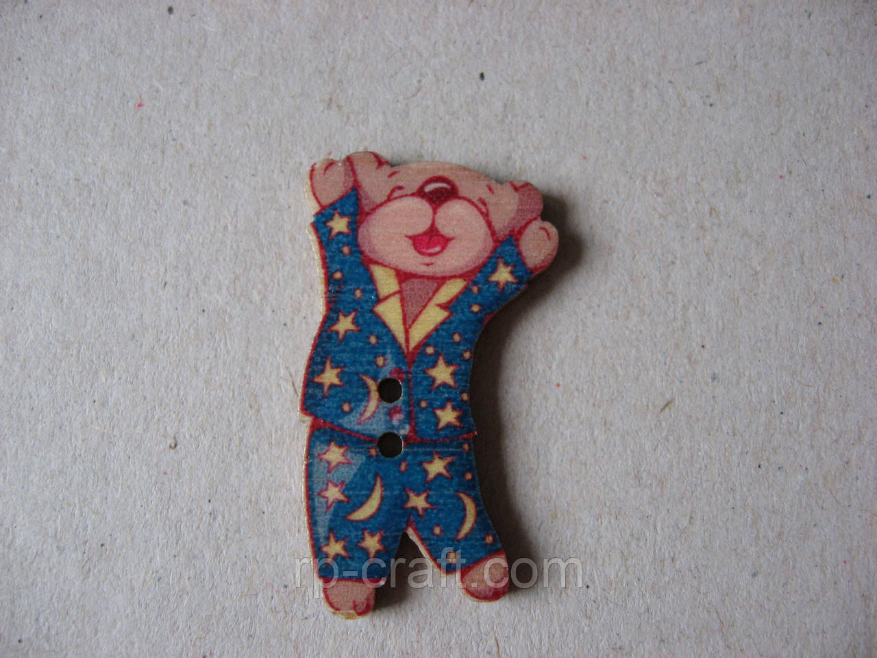 Гудзик дерев'яний,  декоративний. Ведмежа в одежі, 20х34 мм, фото 1