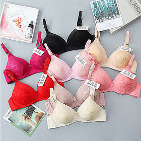 Стильний бюстгальтер із гіпюровими квітами