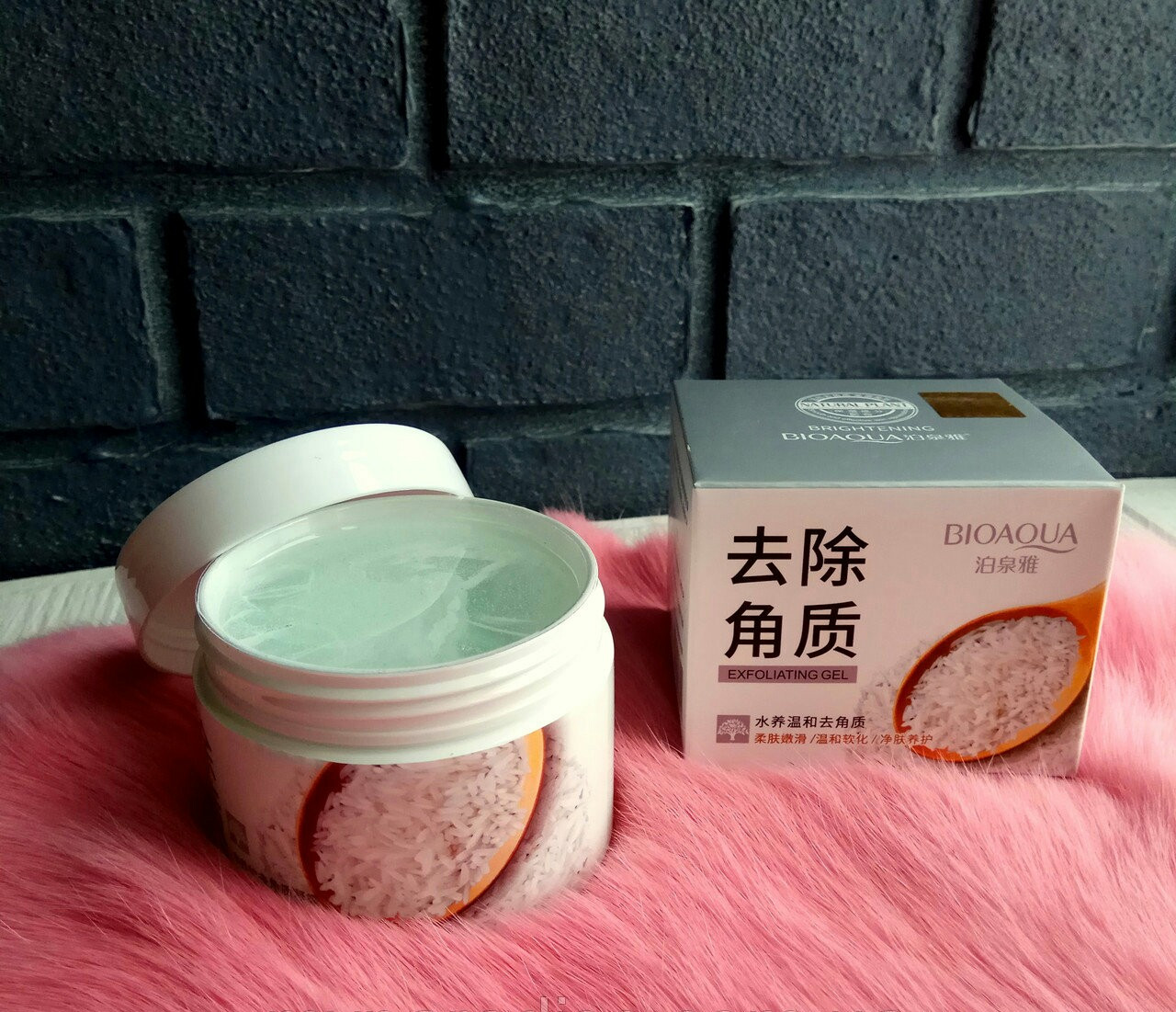 Гель-скатка пілінг для обличчя з рисом Bioaqua Brightening & Exfoliating Gel (140г)