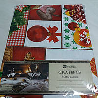 Скатертина прямокутна новорічна з різдвяними іграшками та квадратами, розмір 150х240 см