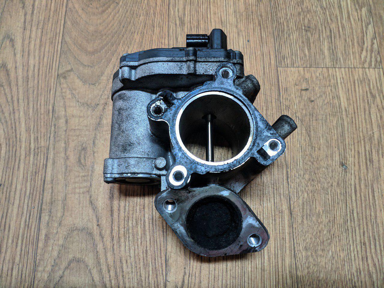 Клапан EGR Renault Trafic, Opel Vivaro 2.0, 2011-2014, 8200987088 / A2C53412016 / 147105543R (Б/У)