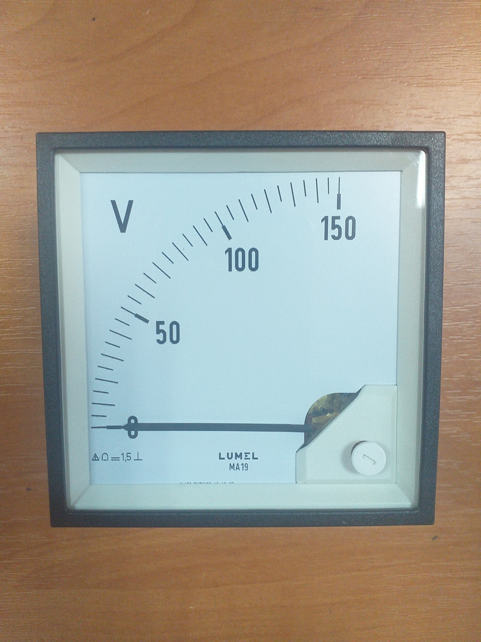 Аналоговий вольтметр LUMEL MA19N A612 150V Польща