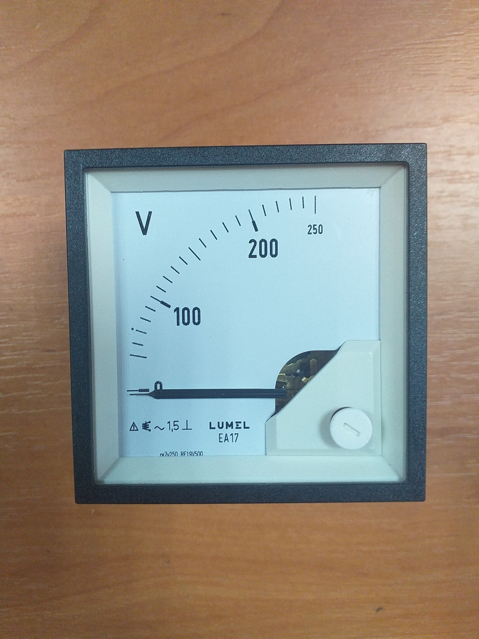 Аналоговий вольтметр LUMEL EA 17N E613 250V. Польща