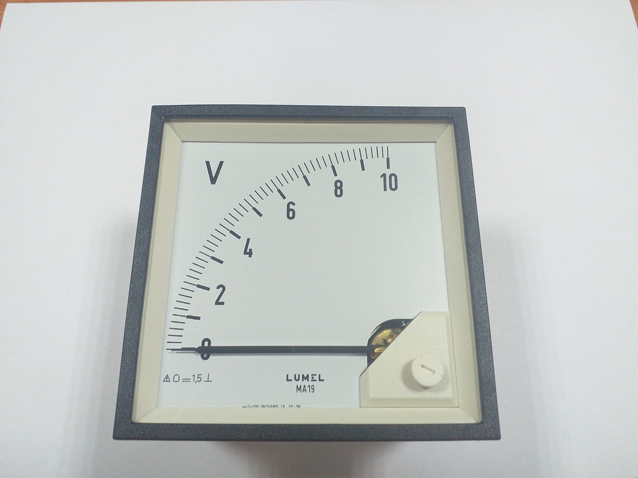 Аналоговий вольтметр LUMEL MA 19N A606 10V Польща