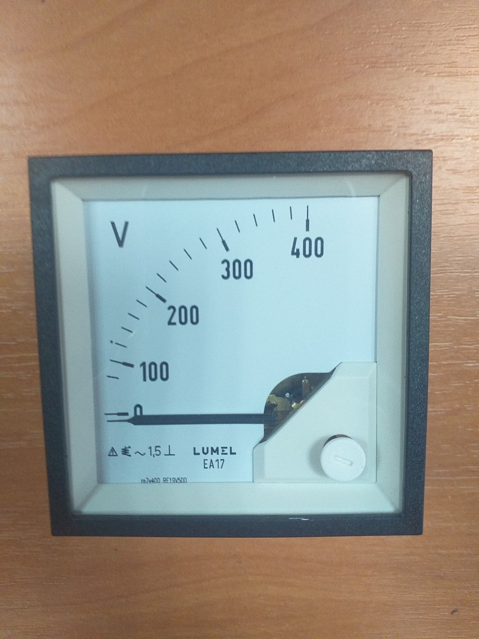 Аналоговий вольтметр LUMEL EA 17N E614 400V Польща