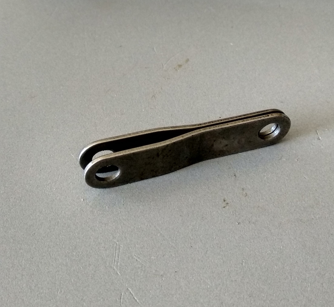 9724756 Руда (LEVER) розподільної плити гідронасоса, фото 1