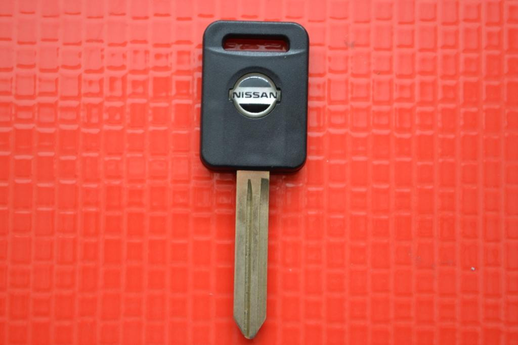 Ключ Nissan x trimera juke note patrol з місцем під чип лезо NSN14