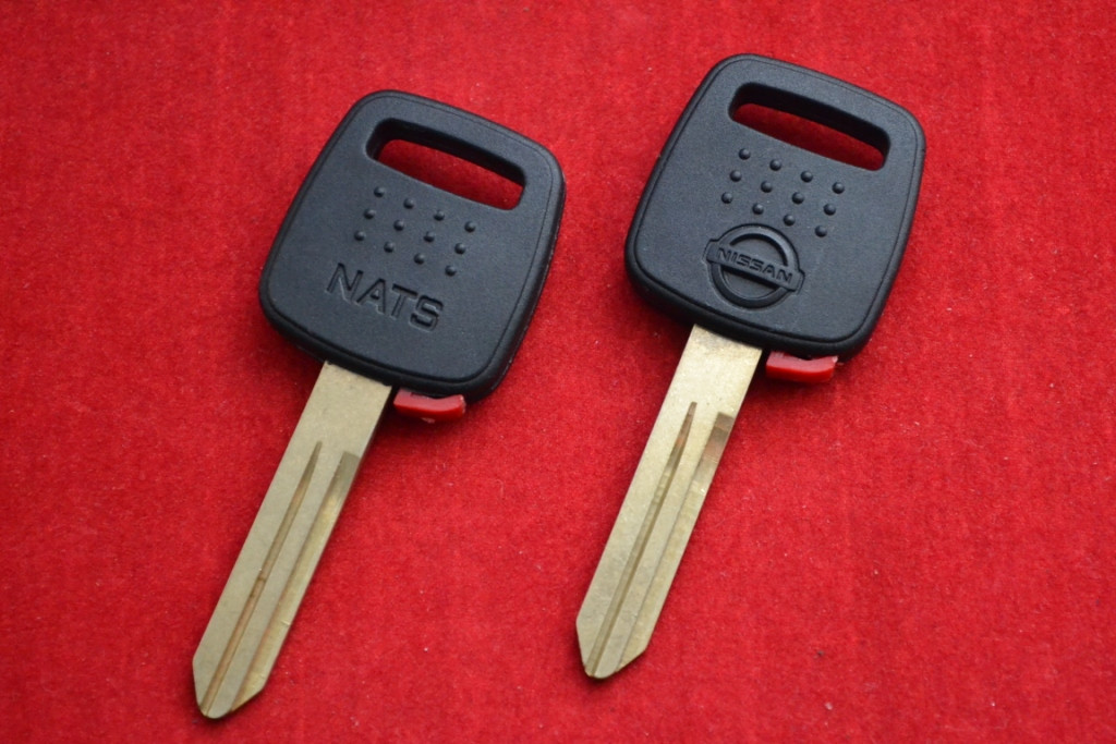 Ключ Nissan з місцем під чип лезо NSN14