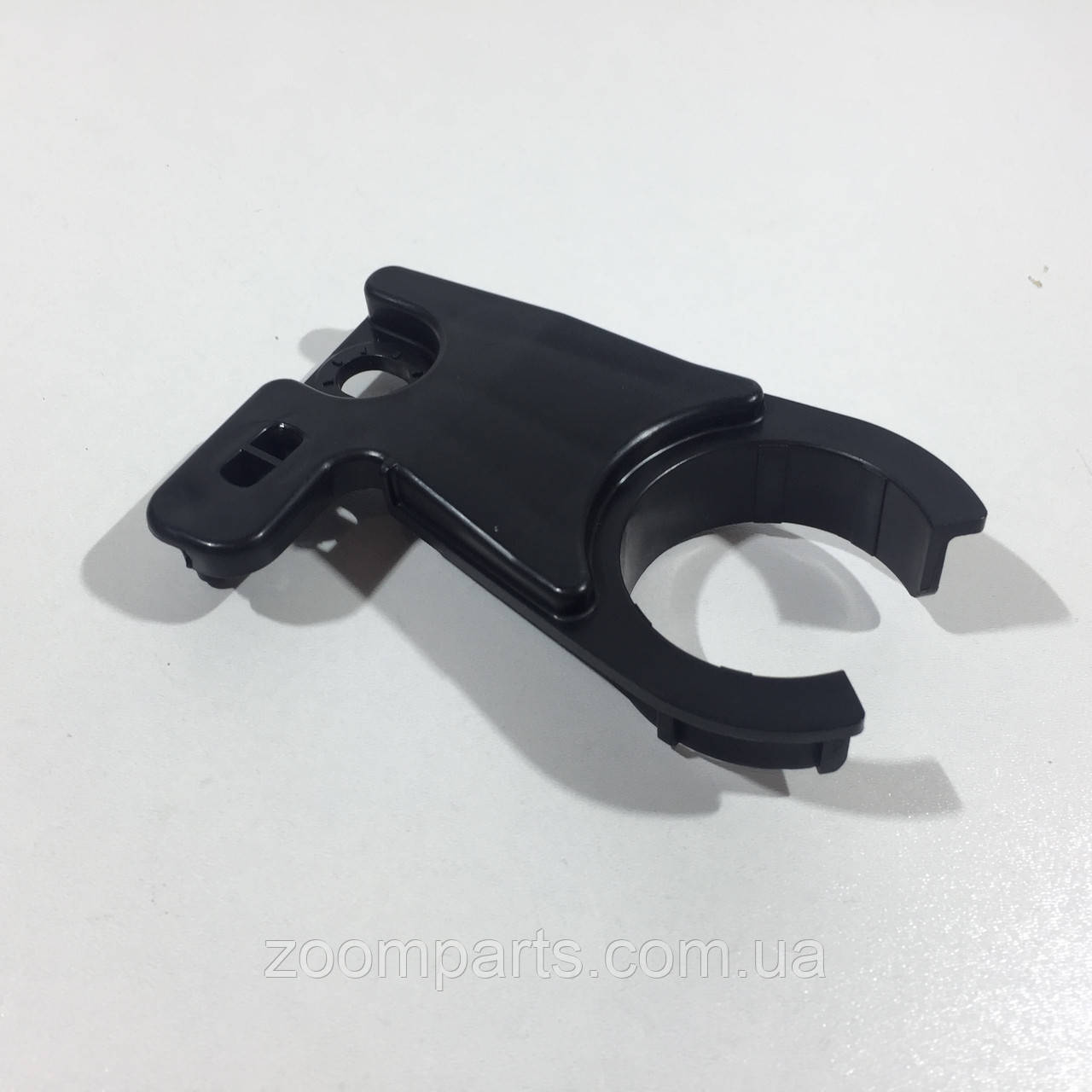 Кронштейн горловини бачка омивача Mazda KD3567485
