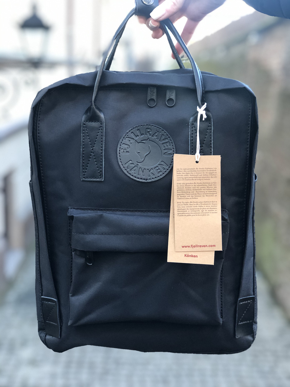 Рюкзак Канкен Fjallraven Kanken No. 2 backpack чорний з чорними шкіряними ручками. Живе фото. Premium replic