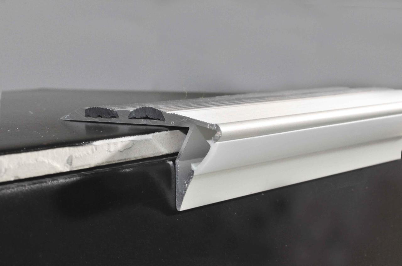 Профіль алюмінієвий сходовий з LED-підсвіткою BRAZ Line 23х53х3000 мм BL1004